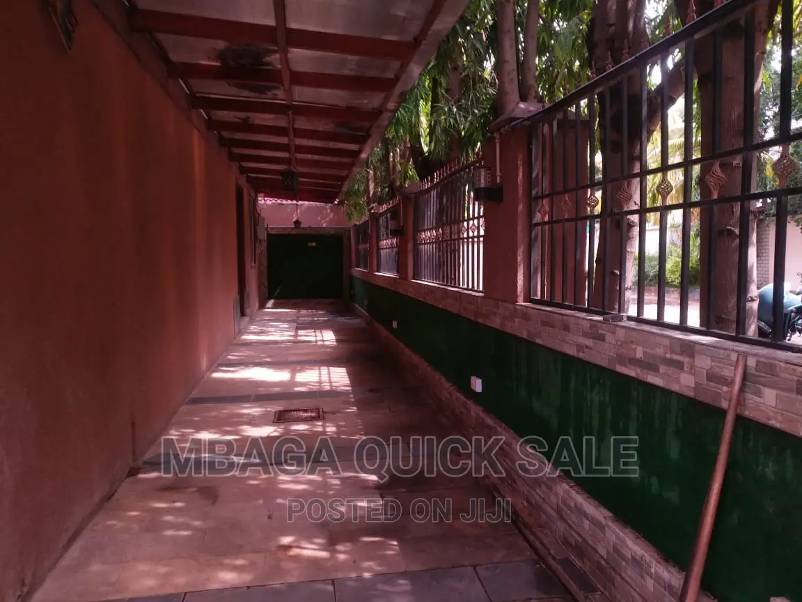 8bdrm House in Missing Near Beach, Msasani for rent
