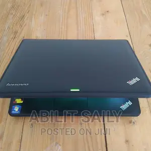 Laptop Lenovo ThinkPad X131e 4GB Intel Celeron HDD+SSD 256GB