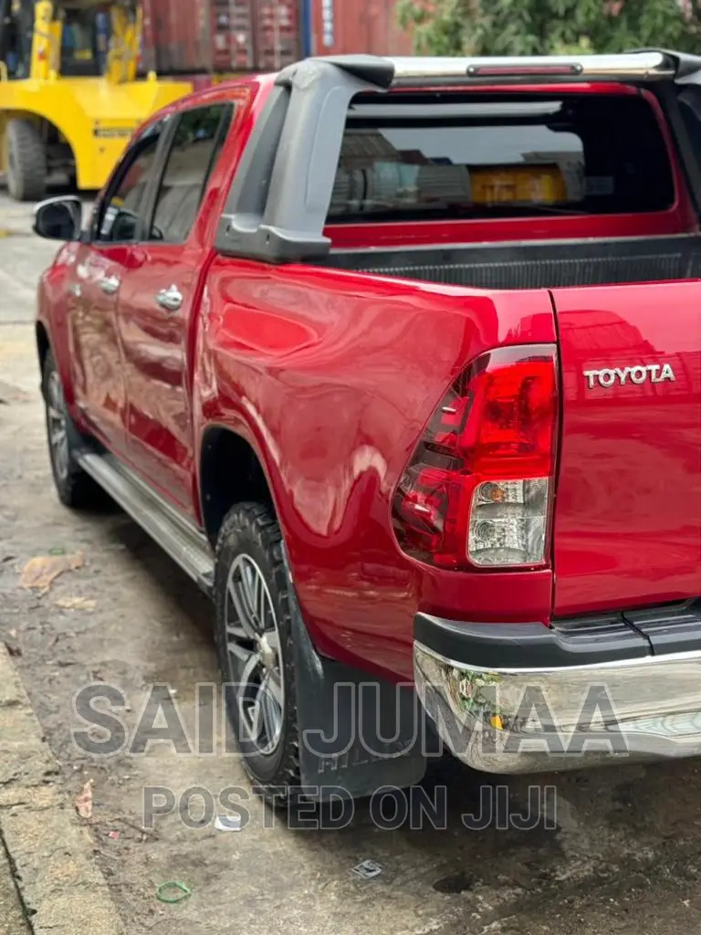 Toyota Hilux 2017 Red