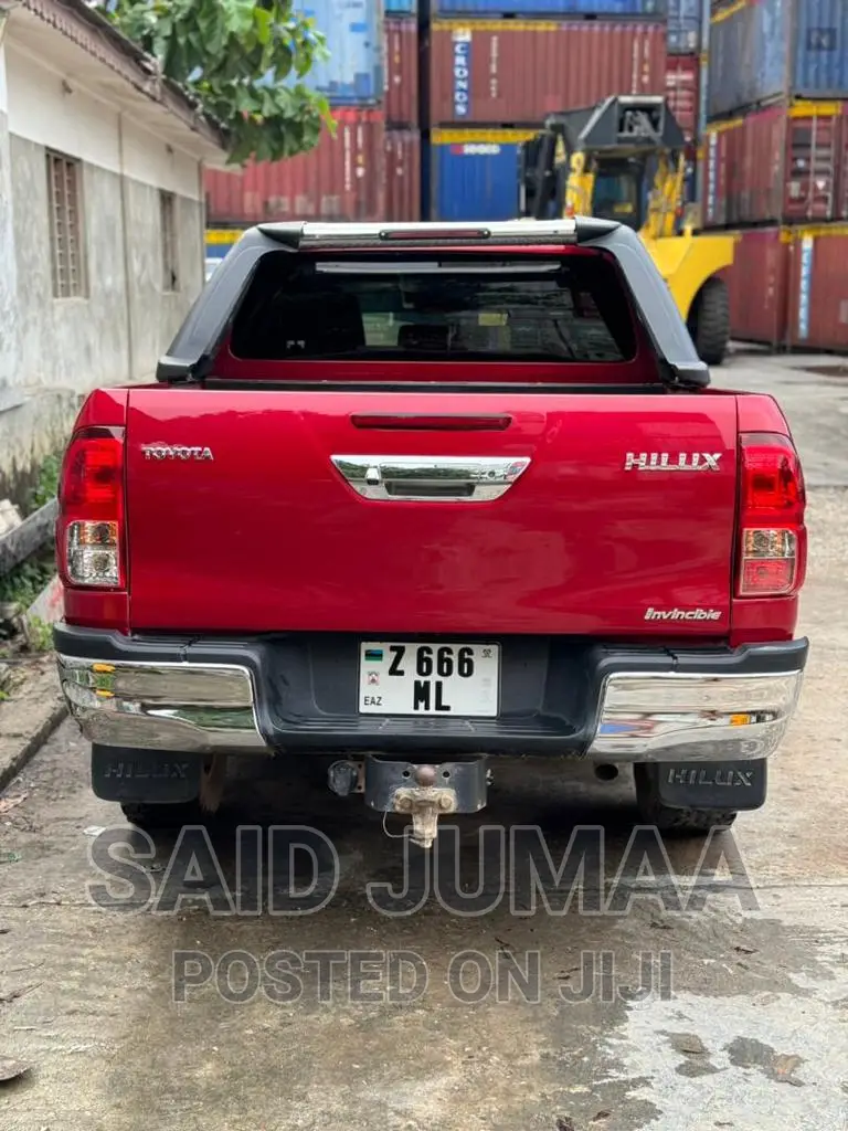 Toyota Hilux 2017 Red