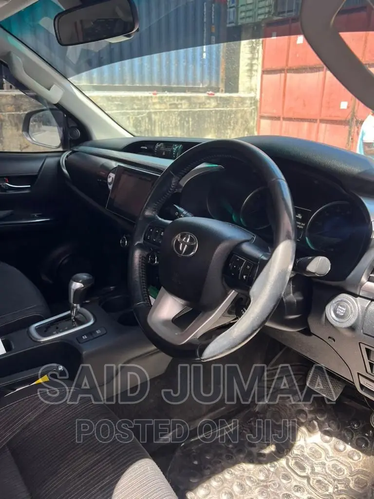 Toyota Hilux 2017 Red