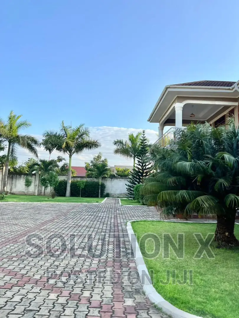 4bdrm Mansion in Bunju for sale