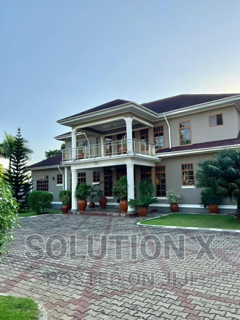 4bdrm Mansion in Bunju for sale