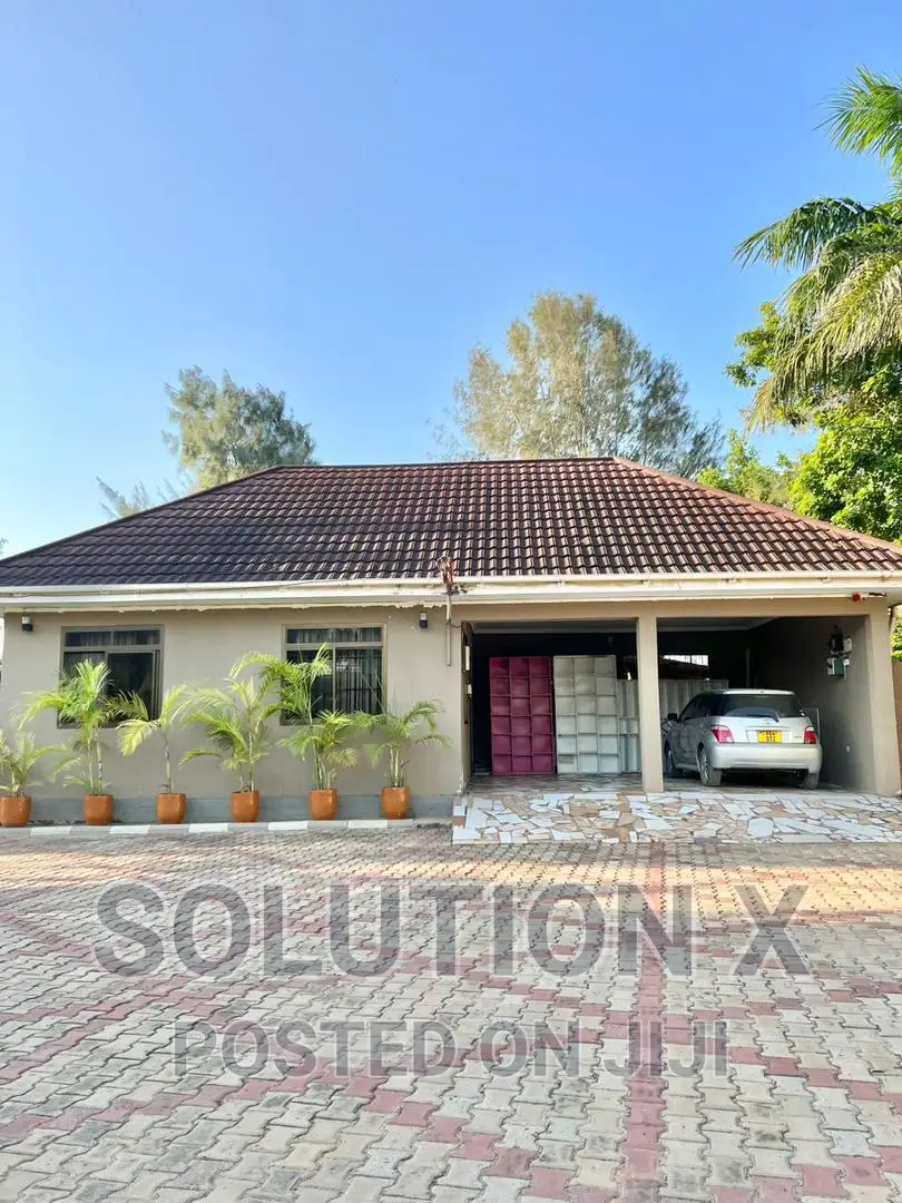 4bdrm Mansion in Bunju for sale