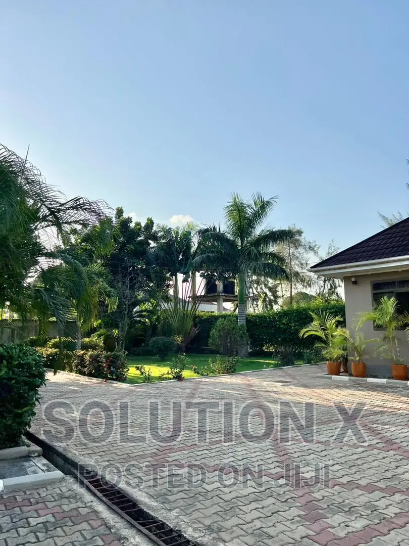 4bdrm Mansion in Bunju for sale