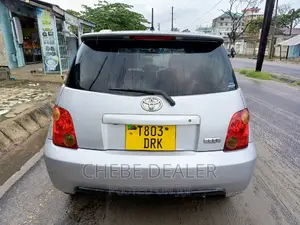 Toyota IST 2004 Silver