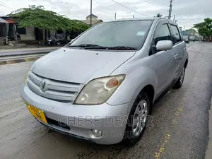 Toyota IST 2004 Silver