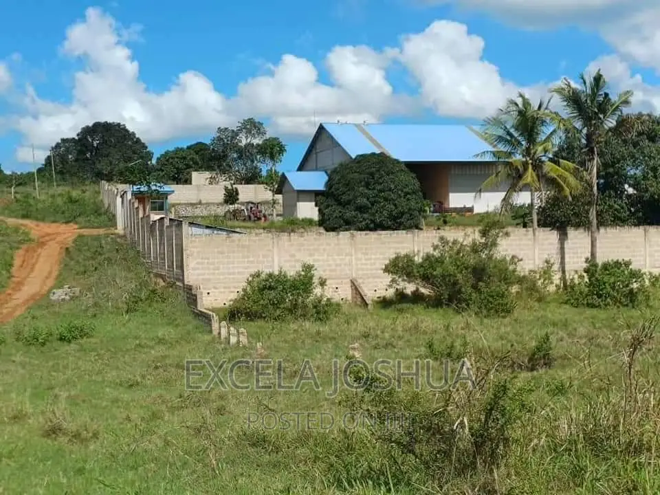 Yard Ina Godown Inauzwa Na Bank Mkata Tanga