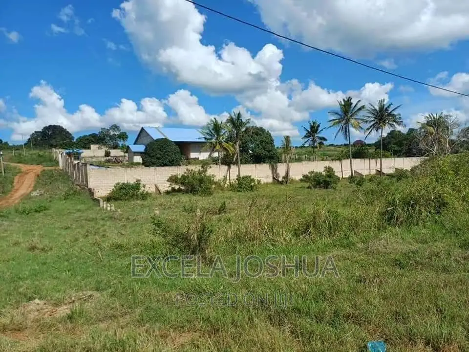 Yard Ina Godown Inauzwa Na Bank Mkata Tanga