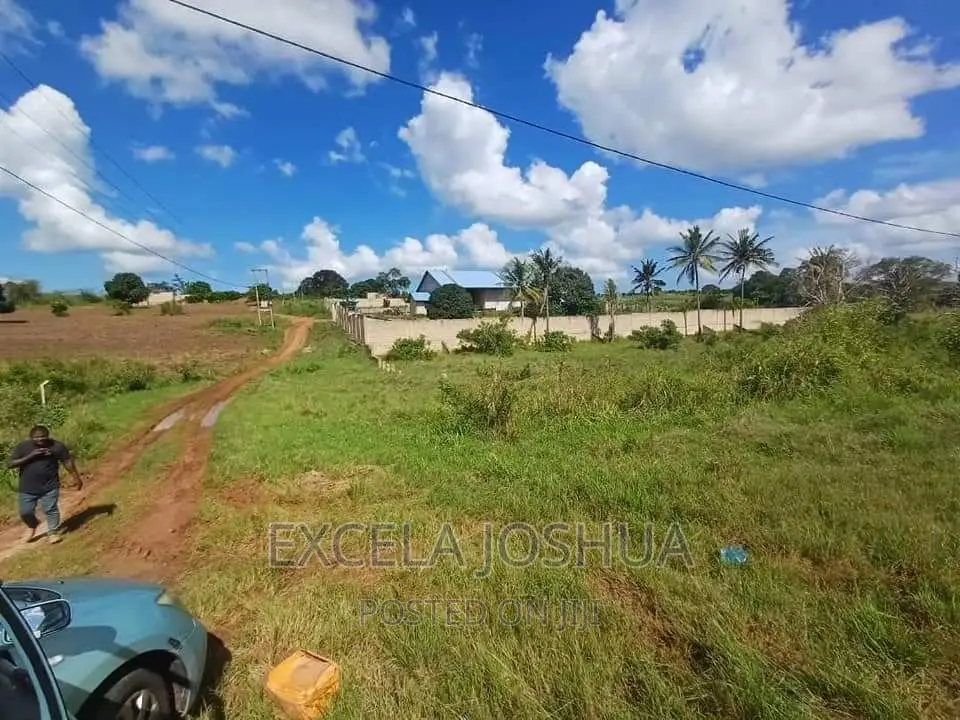 Yard Ina Godown Inauzwa Na Bank Mkata Tanga