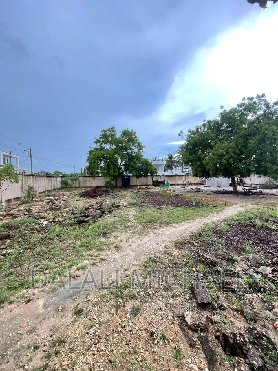 Plot for Sale Mbezibeach !!?