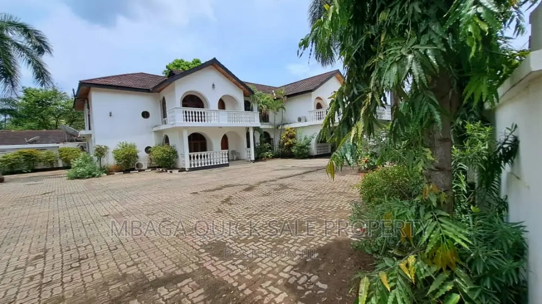 10bdrm House in Regent Estate, Mikocheni for rent