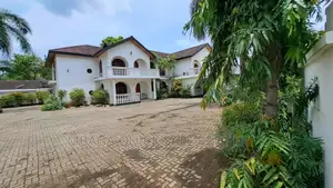 10bdrm House in Regent Estate, Mikocheni for rent