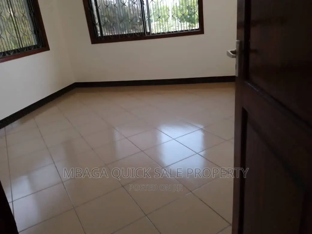 10bdrm House in Mikocheni Kwa  for rent