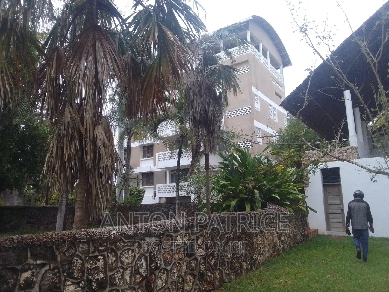 6bdrm Apartment in Tegeta, Kinondoni for sale