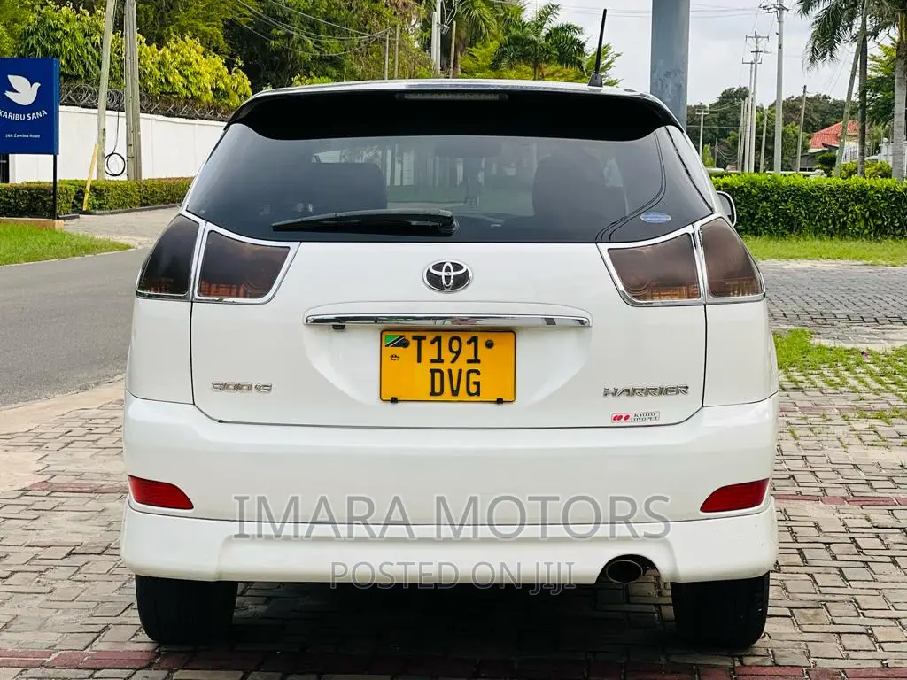Toyota Harrier 2005 White