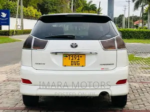 Toyota Harrier 2005 White