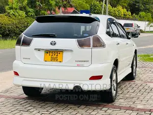 Toyota Harrier 2005 White