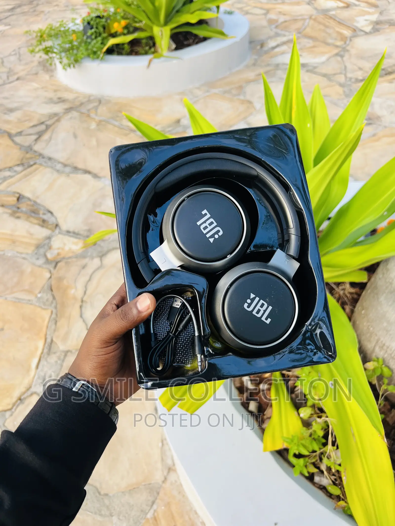 JBL Headphones With Detachable Microphone