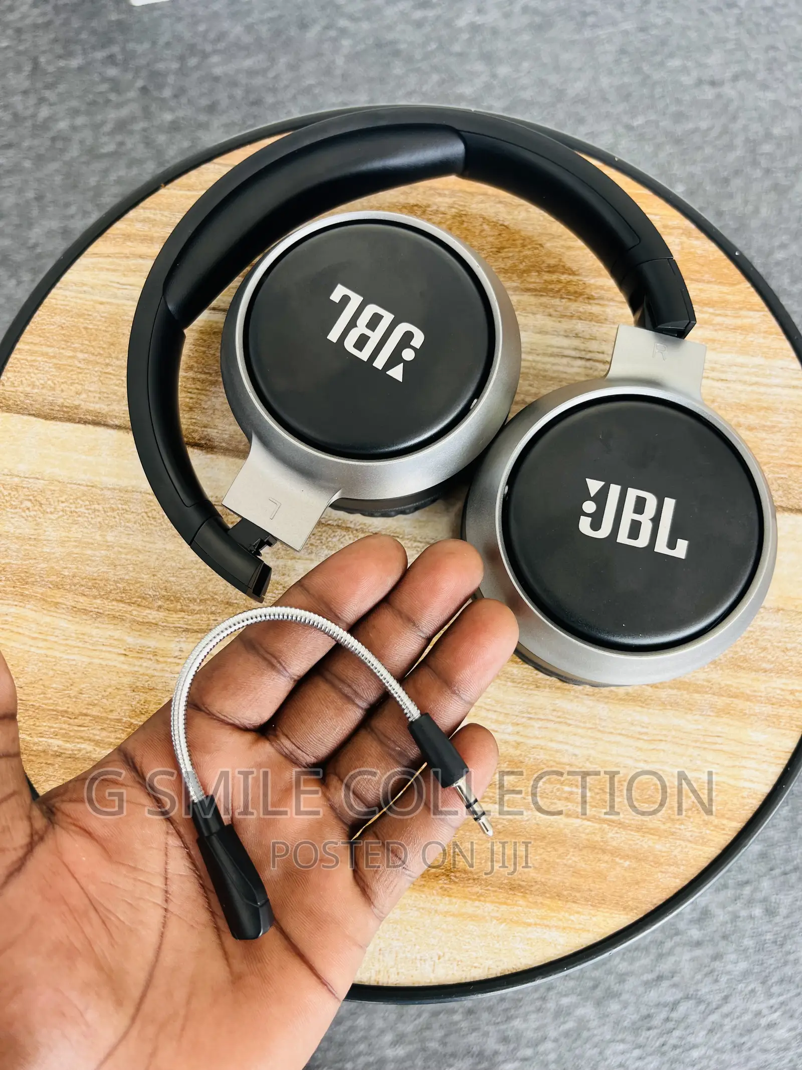 JBL Headphones With Detachable Microphone