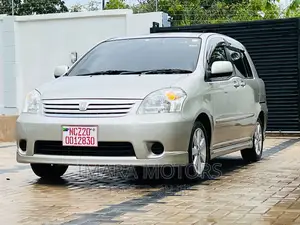 Toyota Raum 2005 Silver