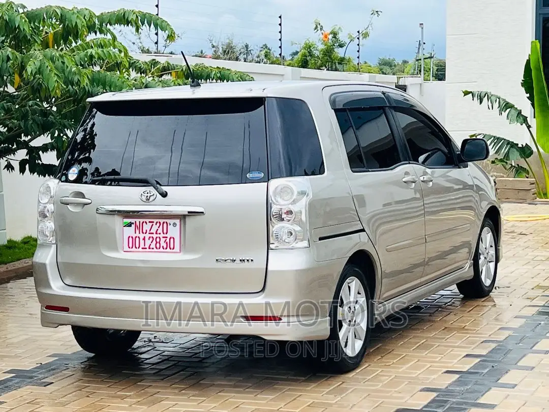 Toyota Raum 2005 Silver