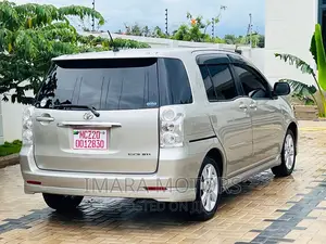 Toyota Raum 2005 Silver