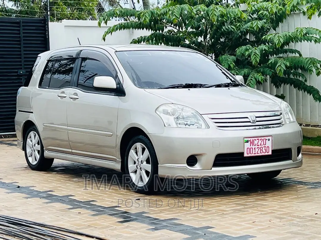 Toyota Raum 2005 Silver