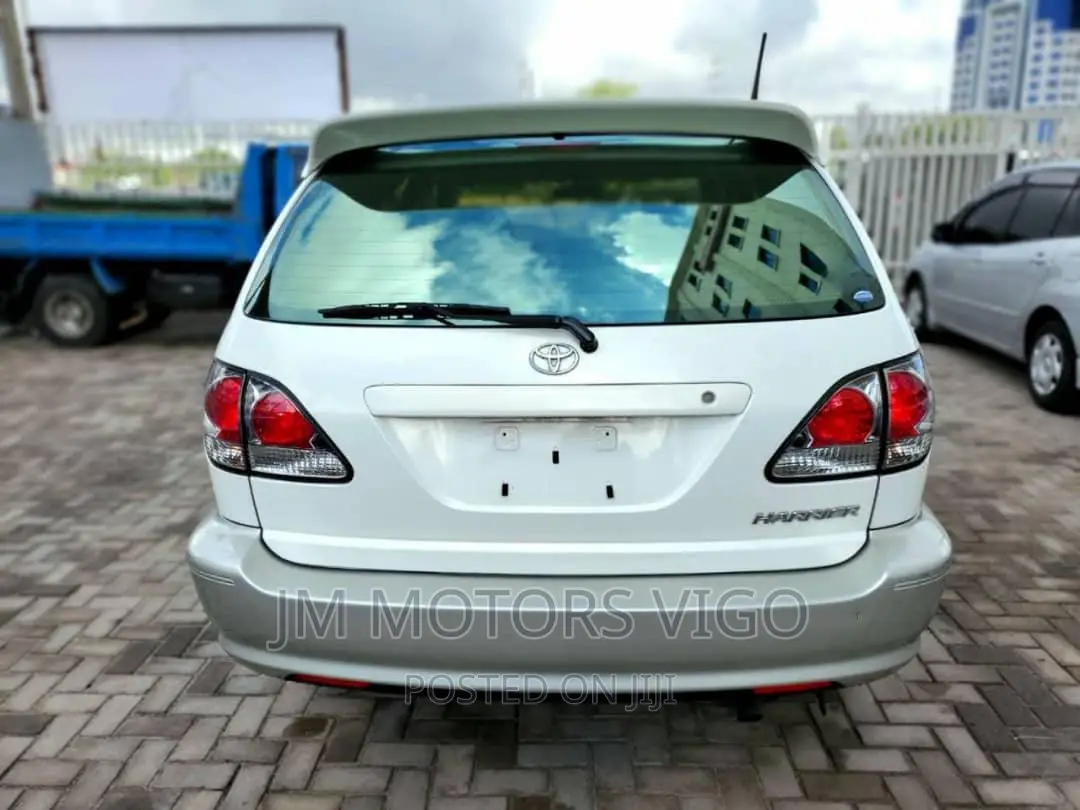 Toyota Harrier 2001 White