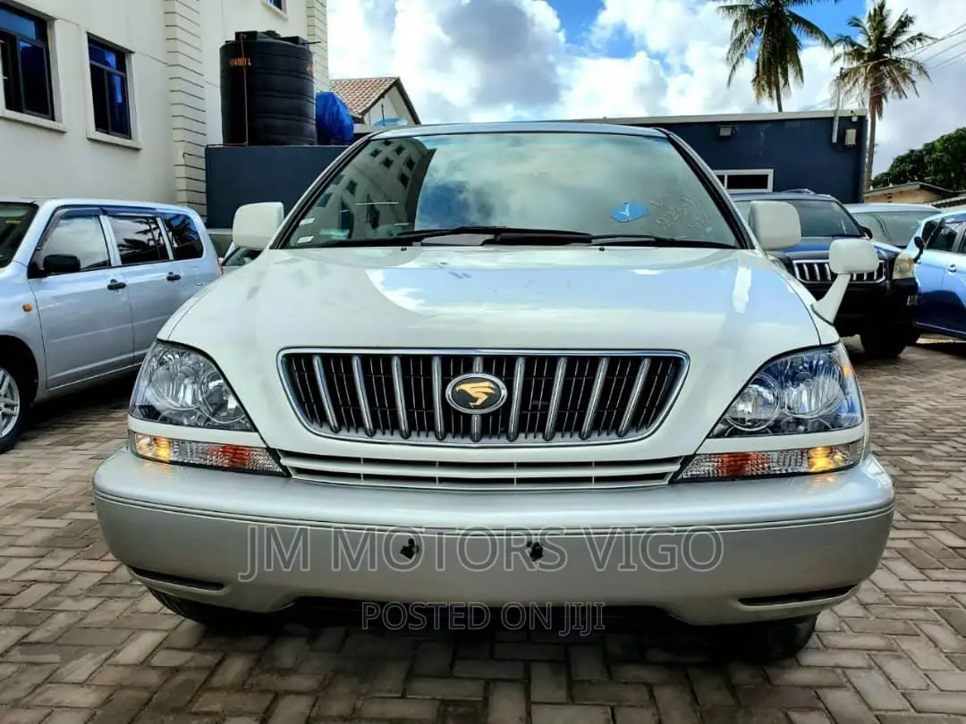 Toyota Harrier 2001 White