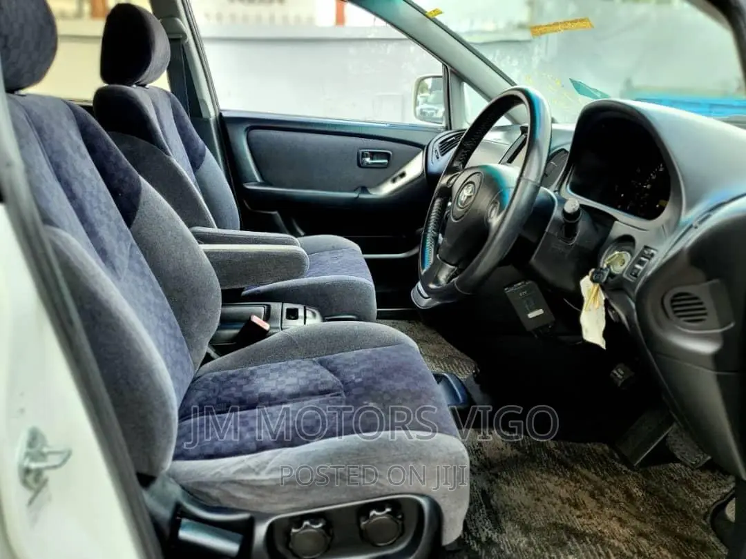 Toyota Harrier 2001 White