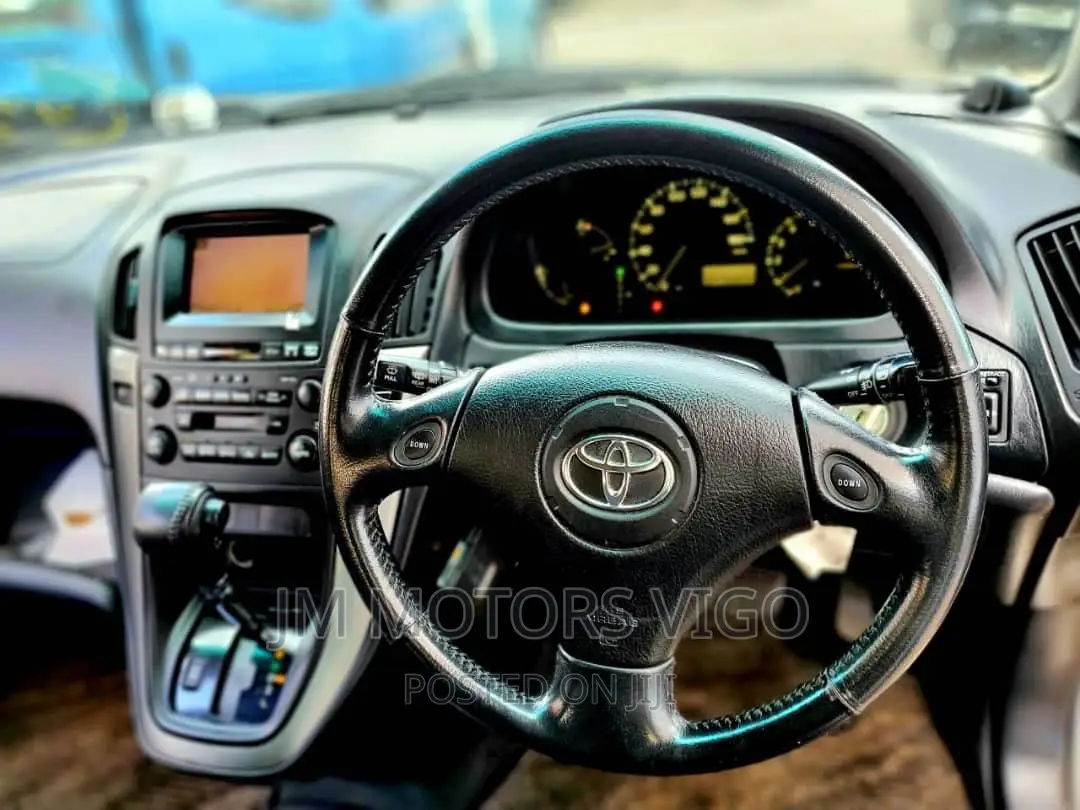 Toyota Harrier 2001 White