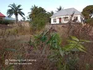 Kiwanja Kina Msingi Na Shimo LA Choo Kinauzwa Kinyerezi