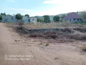 Kiwanja Kina Msingi Na Shimo LA Choo Kinauzwa Kinyerezi
