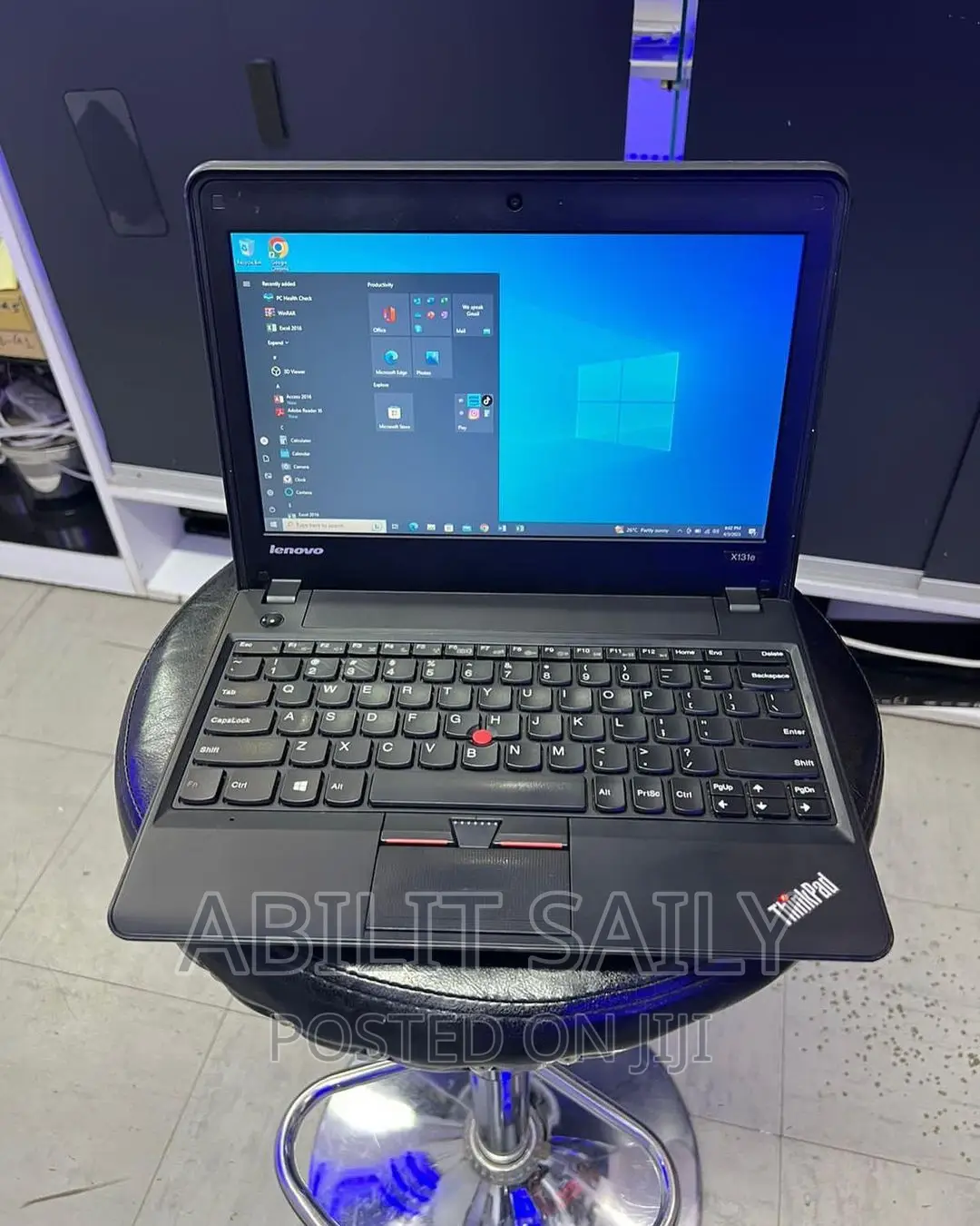 Laptop Lenovo ThinkPad X131e 4GB Intel Celeron HDD+SSD 256GB