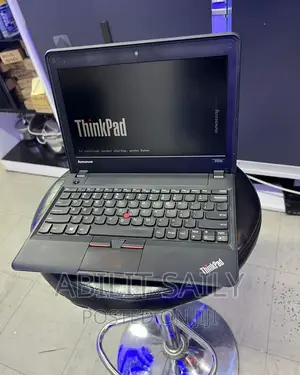 Laptop Lenovo ThinkPad X131e 4GB Intel Celeron HDD+SSD 256GB