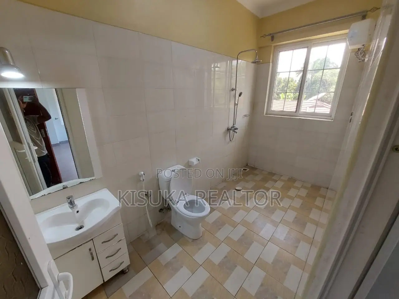 6bdrm House in Ada Estate for rent