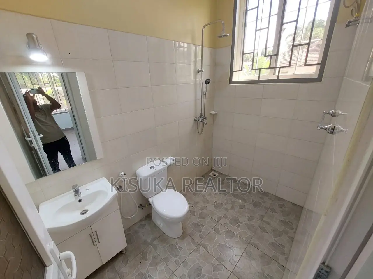 6bdrm House in Ada Estate for rent