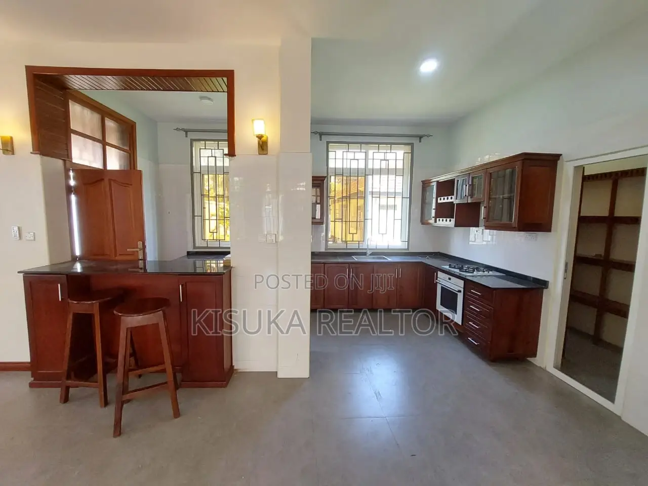 6bdrm House in Ada Estate for rent