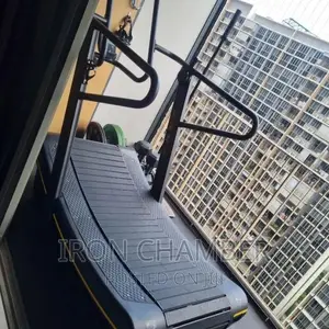 Curved Manual Treadmill.