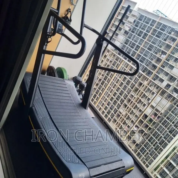 Curved Manual Treadmill.