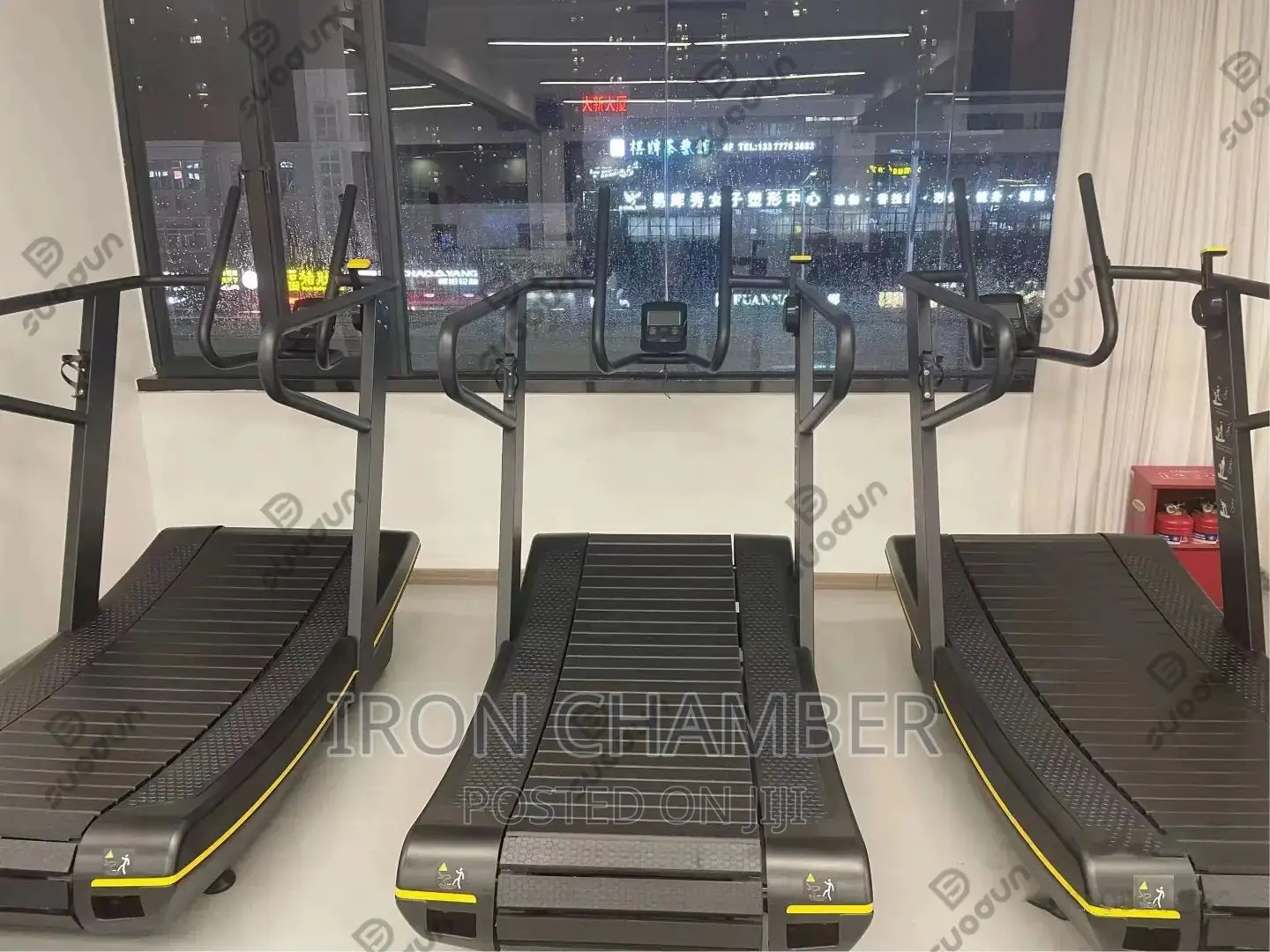 Curved Manual Treadmill.