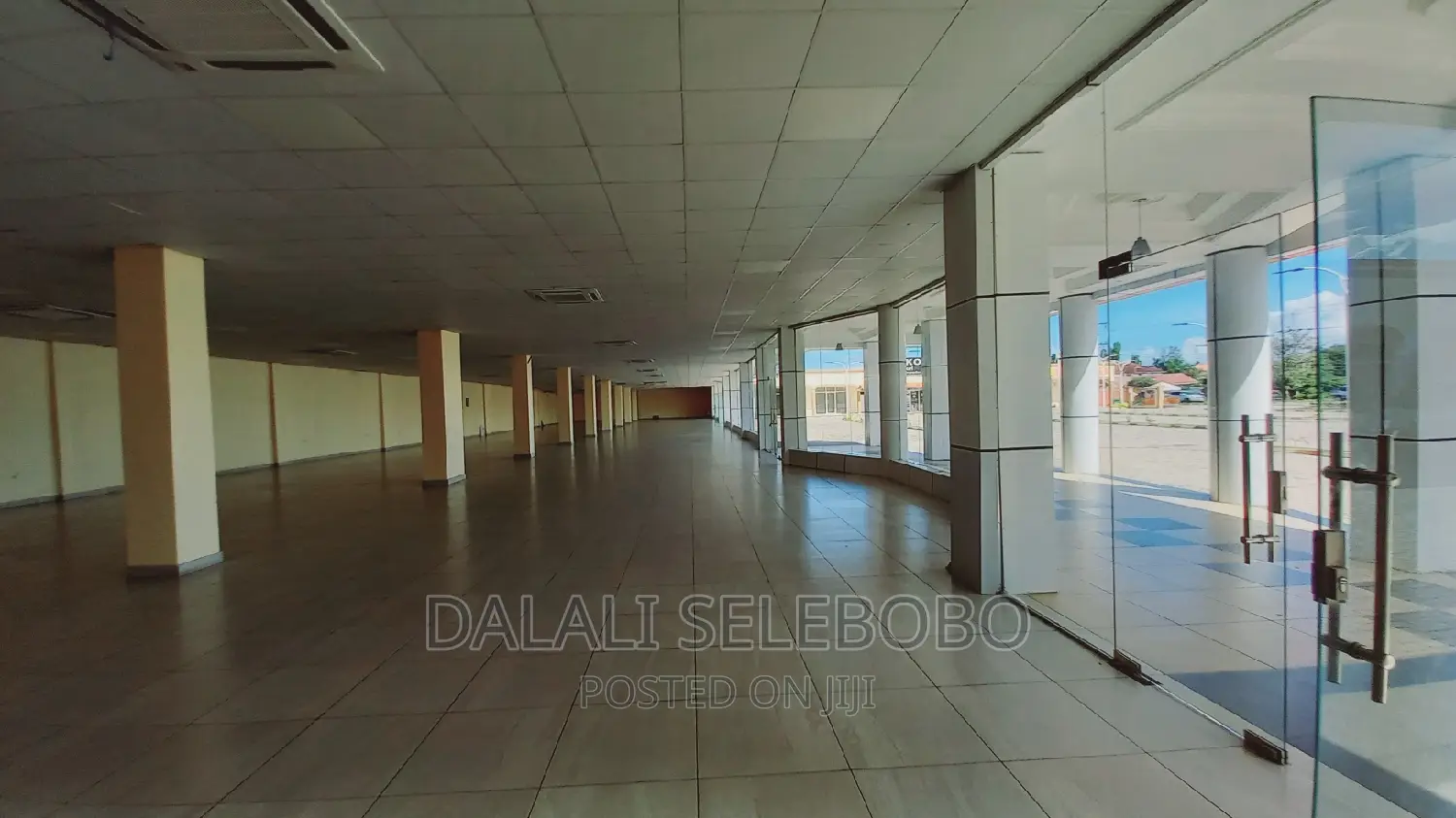 Office Space Kubwa Sana Milioni 17 Bangalore