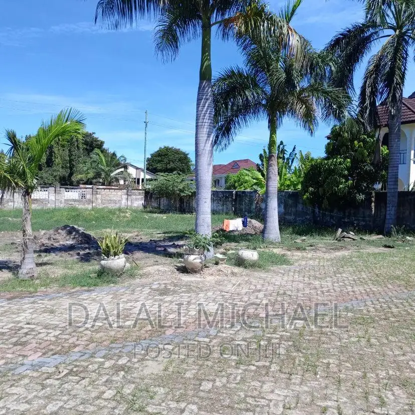 Plot for Sale Bahari Beach!#!