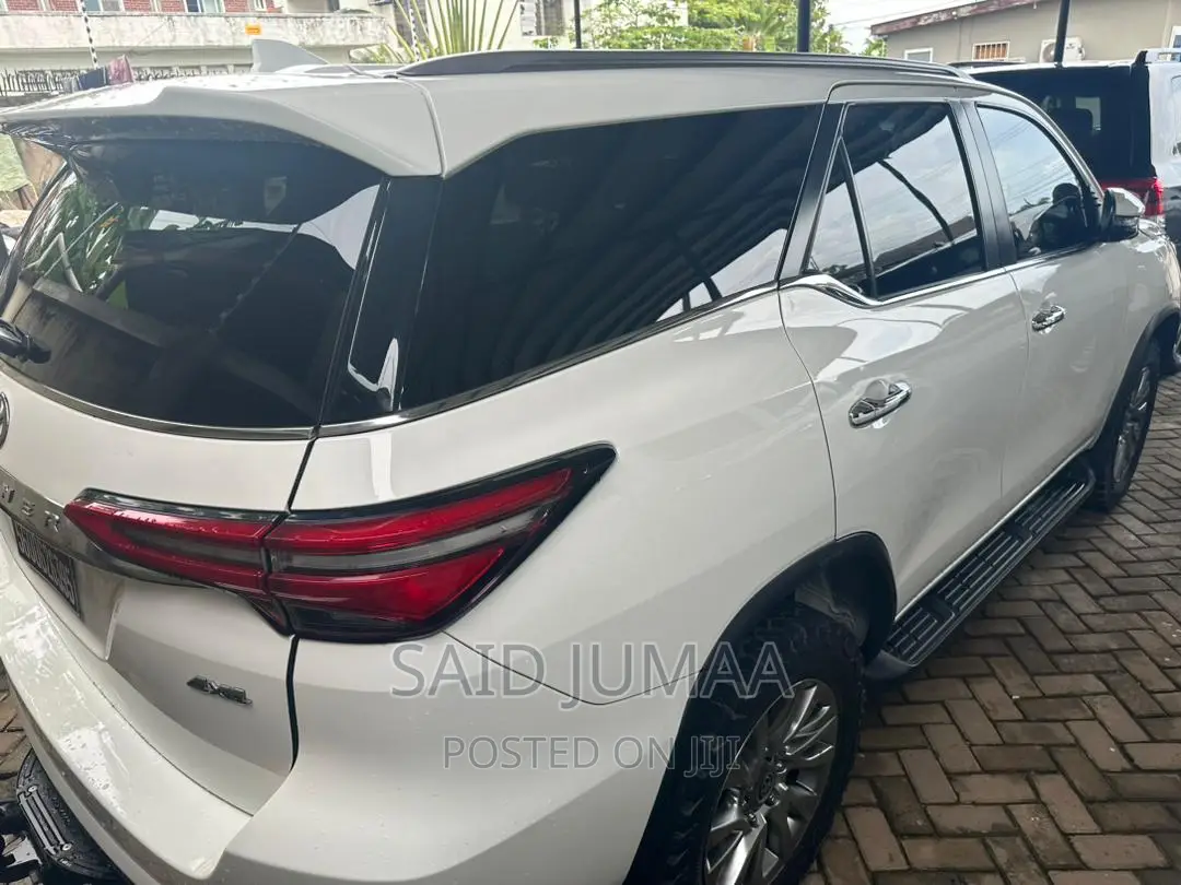 Toyota Fortuner 2.8 D AWD 2021 Pearl