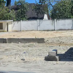 Kiwanja Kinakamata Main Road Kinauzwa Mwenge Mpakani