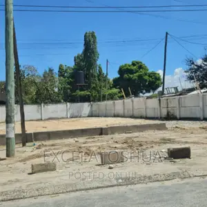 Kiwanja Kinakamata Main Road Kinauzwa Mwenge Mpakani