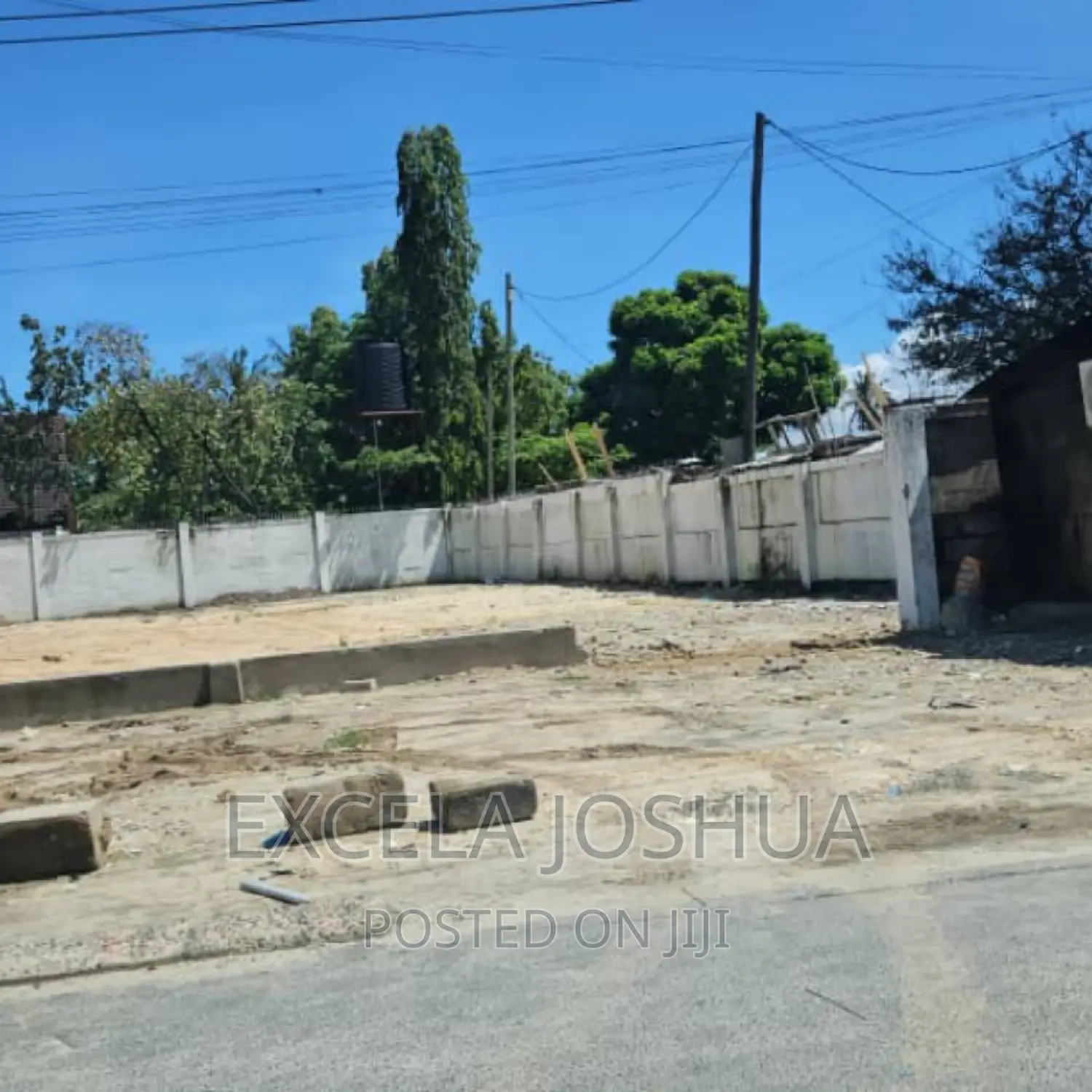 Kiwanja Kinakamata Main Road Kinauzwa Mwenge Mpakani