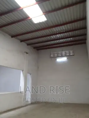 Warehouse in Tazara 300 SQM