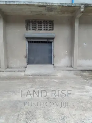 Warehouse in Tazara 300 SQM